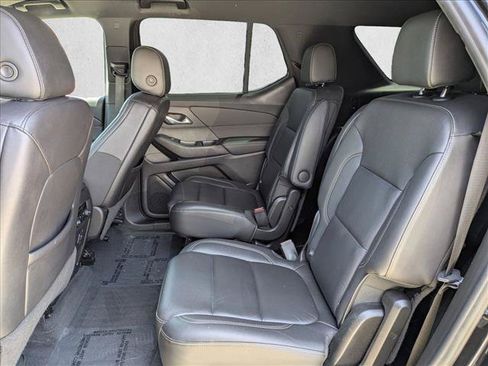 Used 2022 Chevrolet Traverse LT FWD image 18