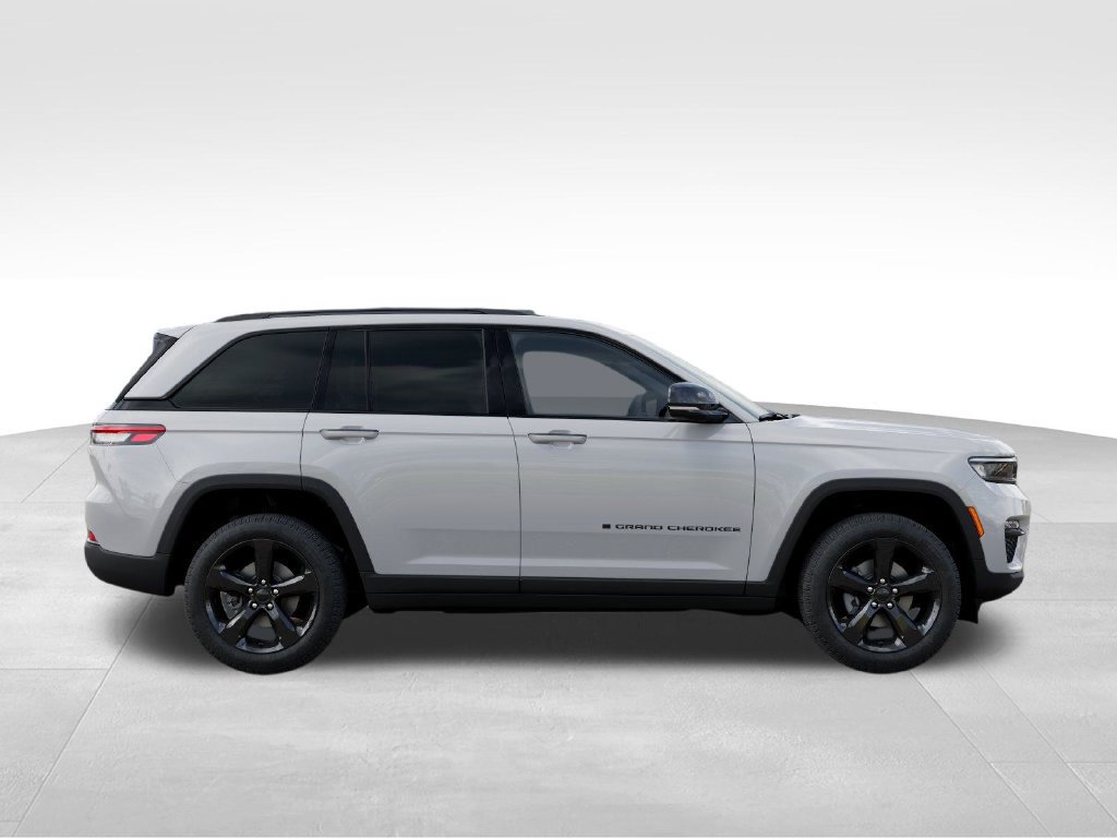 Used 2025 Jeep Grand Cherokee Limited w/ Black Appearance Package AWD/4WD image 22
