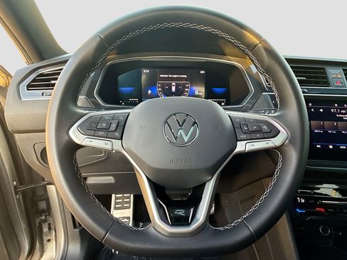Used 2023 Volkswagen Tiguan SE R-Line image 39