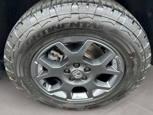 Used 2025 Honda Pilot TrailSport image 14