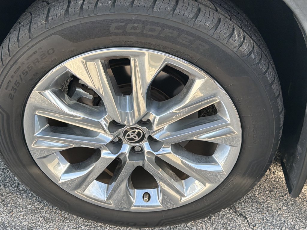 Used 2021 Toyota Highlander Limited AWD/4WD image 9