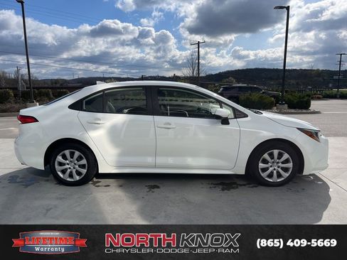 Used 2021 Toyota Corolla LE image 19