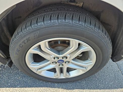 Used 2017 Ford Edge Titanium w/ Equipment Group 301A FWD image 14