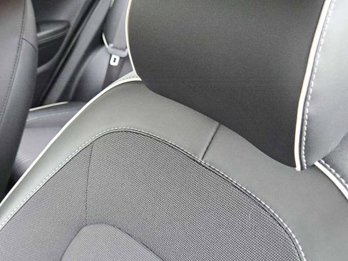 Certified 2025 Hyundai Venue Limited image 14