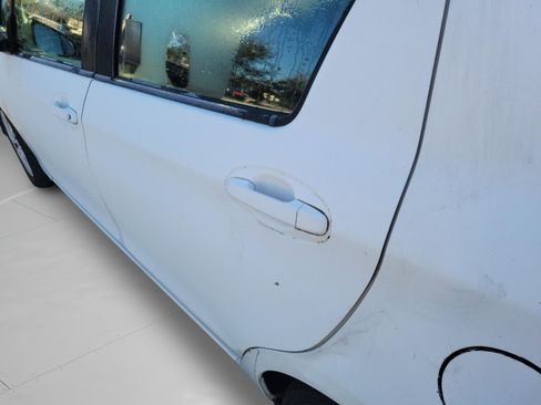 Used 2014 Toyota Yaris L image 26