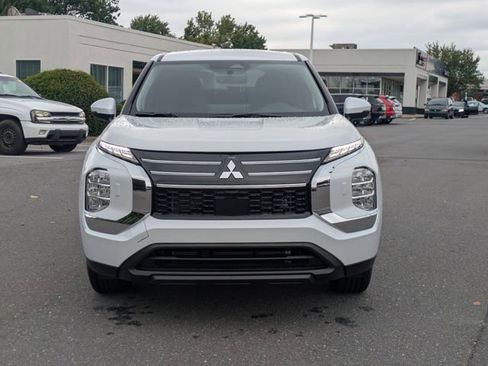 New 2025 Mitsubishi Outlander ES image 9