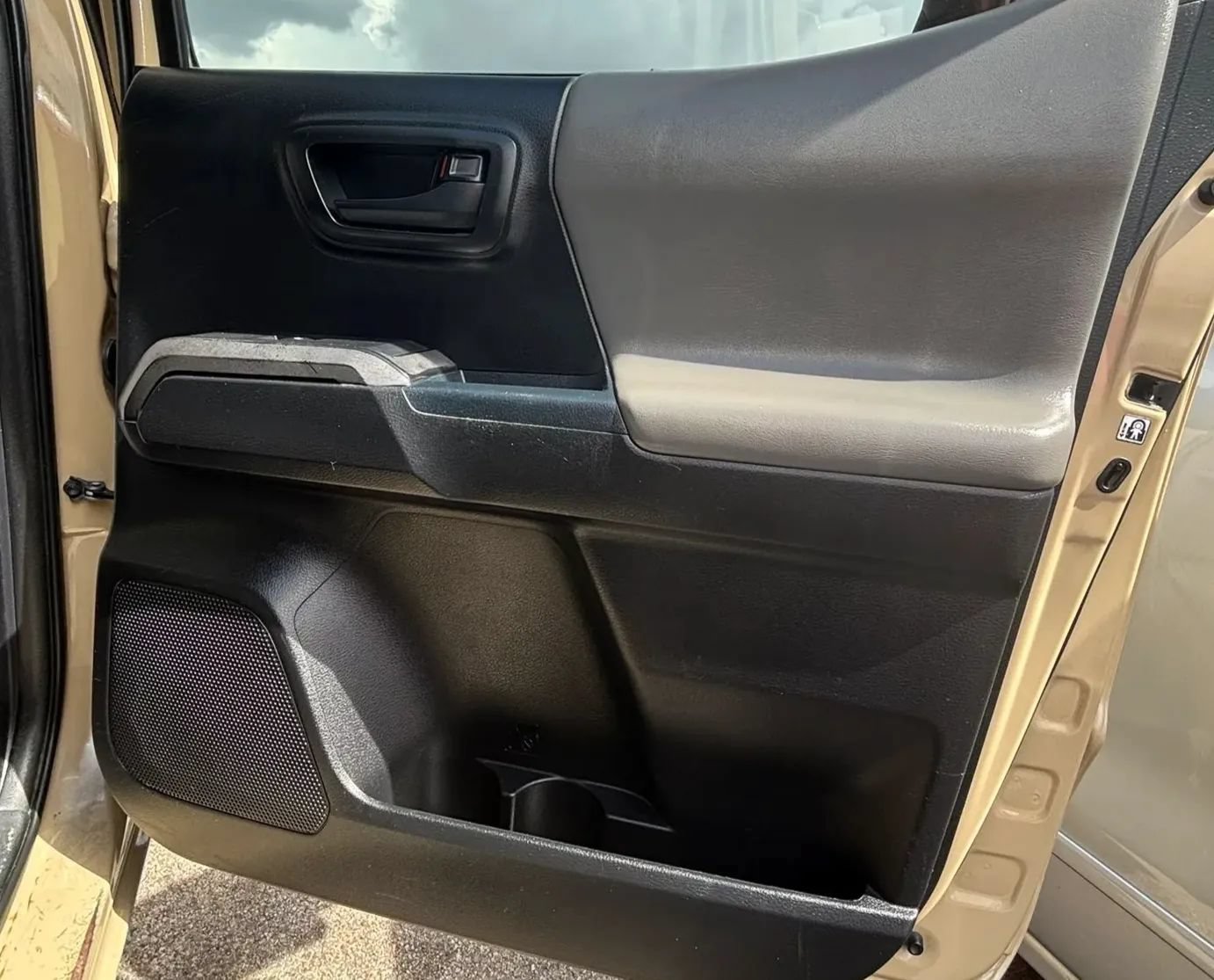 Used 2018 Toyota Tacoma SR5 RWD image 20