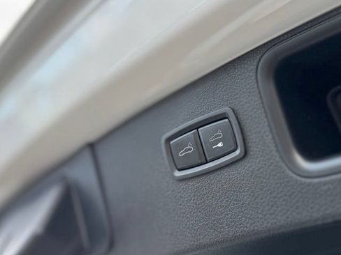 Used 2022 Porsche Macan AWD/4WD image 34
