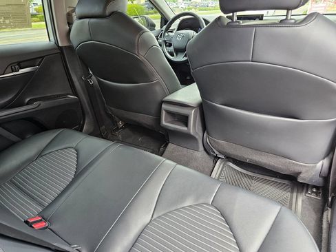 Used 2024 Toyota Camry SE FWD image 11