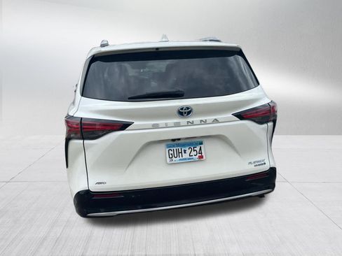 Used 2021 Toyota Sienna Platinum image 4