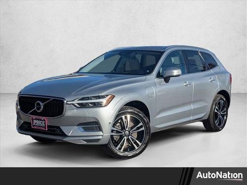 Used 2018 Volvo XC60 T8 Momentum w/ Vision Package image 1