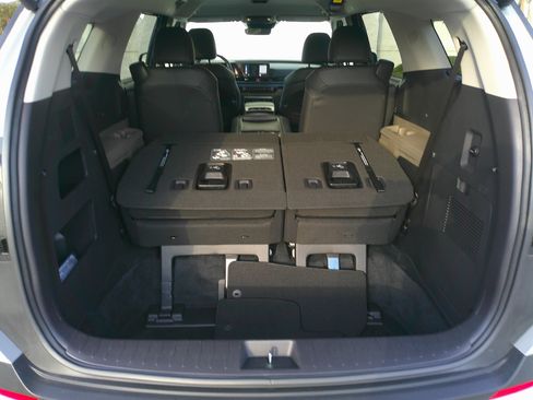 Used 2025 Kia Carnival EX image 45