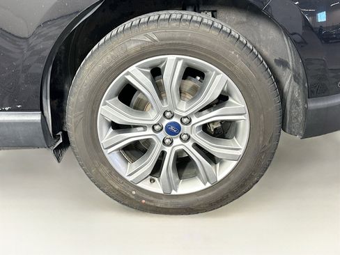 Used 2019 Ford Edge Titanium w/ Equipment Group 301A AWD/4WD image 11