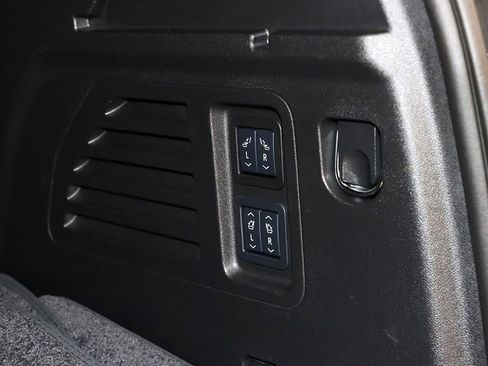 Certified 2025 Buick Enclave Avenir image 31