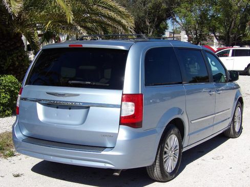 Used 2012 Chrysler Town & Country Limited w/ Luxury Group image 15