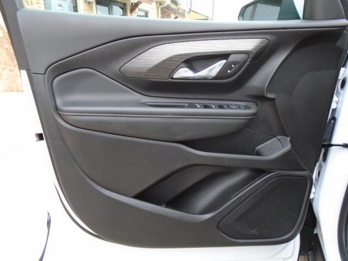 Used 2024 GMC Terrain SLE image 28