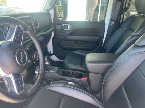 Used 2022 Jeep Wrangler Unlimited Sahara w/ Safety Group image 10