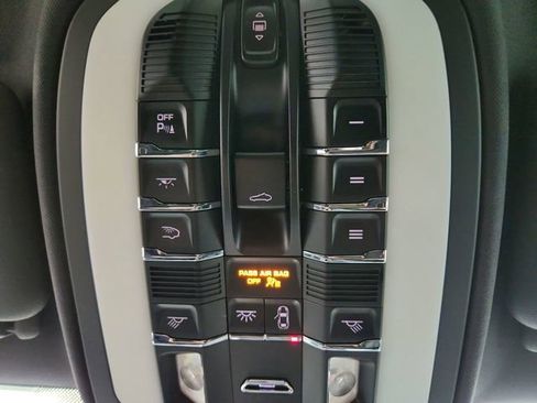 Used 2017 Porsche Cayenne AWD/4WD image 19