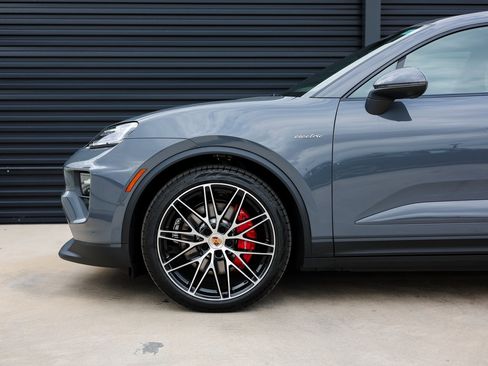 New 2025 Porsche Macan 4S Electric image 11