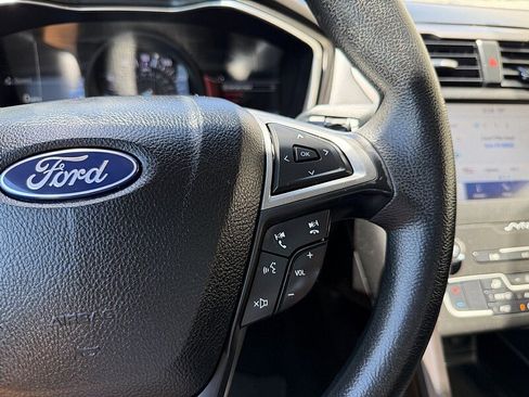 Used 2020 Ford Fusion SE FWD image 16