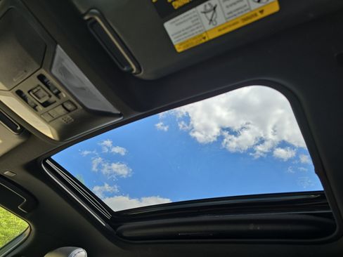 Used 2025 Toyota RAV4 XSE AWD/4WD image 28