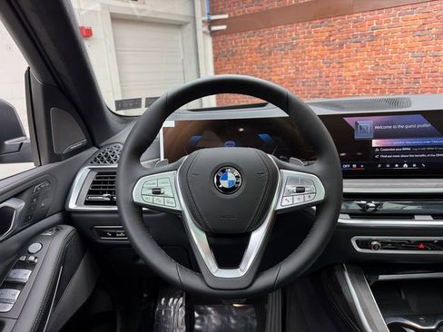New 2026 BMW X7 xDrive40i w/ Premium Package image 14