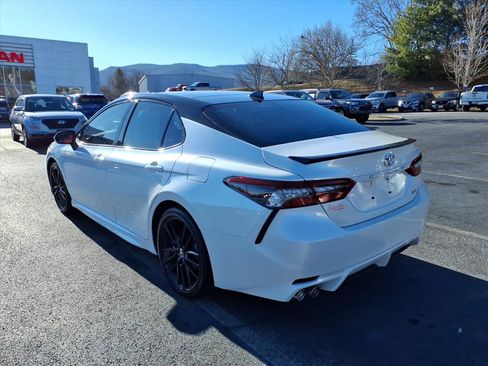 Used 2022 Toyota Camry XSE image 9