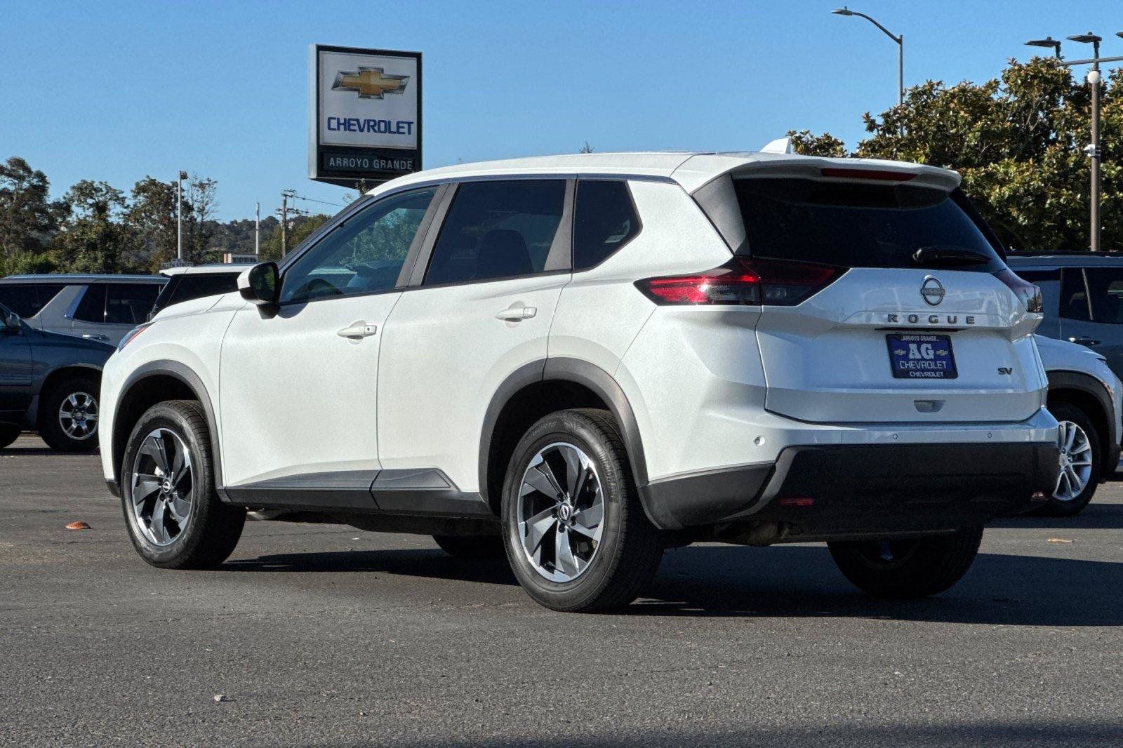 Used 2024 Nissan Rogue SV FWD image 8
