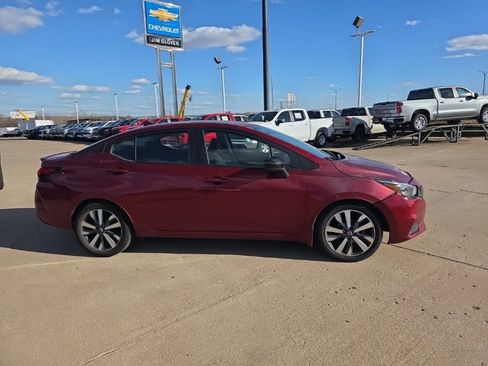 Used 2020 Nissan Versa SR image 4