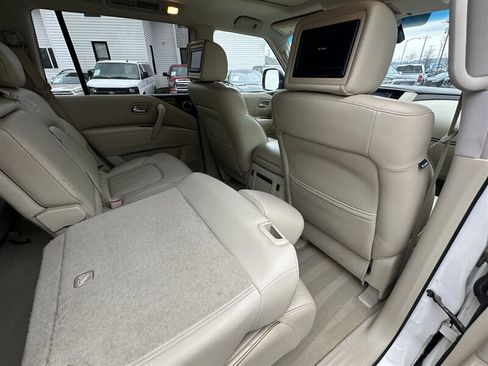 Used 2014 INFINITI QX80 4WD w/ Deluxe Touring Package image 17