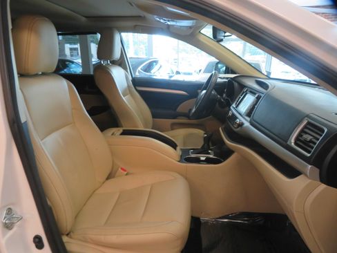 Used 2016 Toyota Highlander XLE FWD image 31