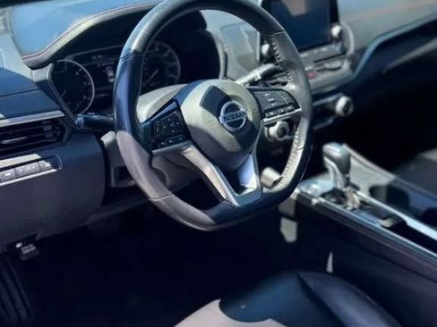 Used 2021 Nissan Altima 2.5 SR FWD image 9