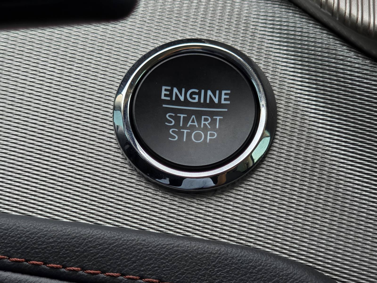 Used 2025 Ford Explorer Active RWD image 19