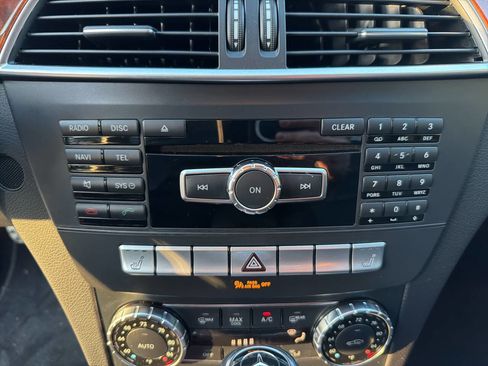 Used 2013 Mercedes-Benz C 250 Sedan image 24