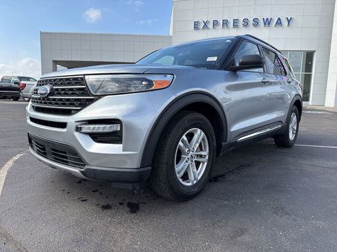 Used 2024 Ford Explorer XLT w/ Equipment Group 202A image 1