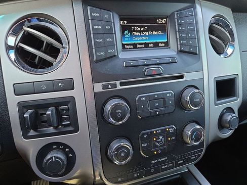 Used 2017 Ford Expedition XLT image 26