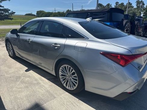 Used 2020 Toyota Avalon Limited w/ Advanced Safety Package FWD image 2