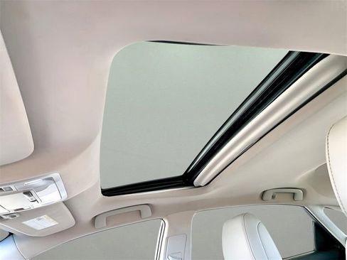 Used 2017 Toyota Avalon XLE Premium image 16