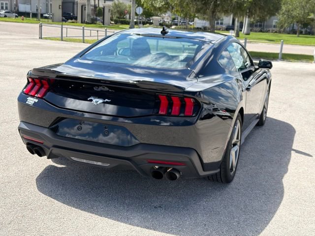 Used 2025 Ford Mustang Coupe RWD image 5