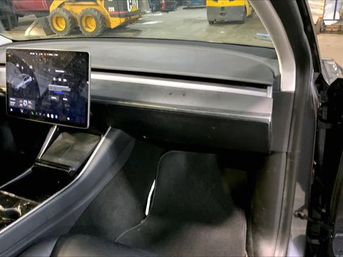 Used 2021 Tesla Model Y Long Range image 18