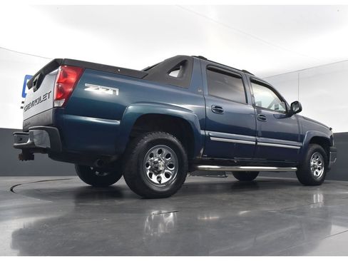 Used 2005 Chevrolet Avalanche Z71 w/ Sun And Sound Package image 21