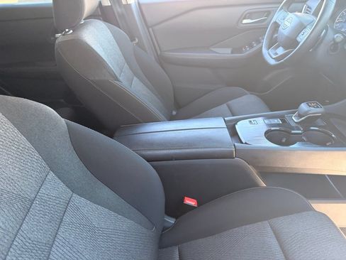 Certified 2023 Nissan Rogue SV FWD image 12