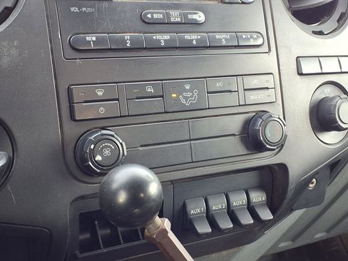 Used 2013 Ford F550 4x4 Regular Cab Super Duty image 9