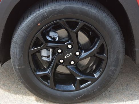 New 2026 Chevrolet Trax LT w/ Sunroof Package FWD image 11