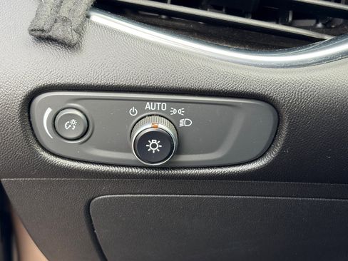 Used 2018 Chevrolet Malibu LT image 10