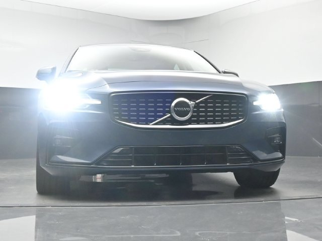 Used 2024 Volvo S60 B5 Core w/ Climate Package FWD image 11