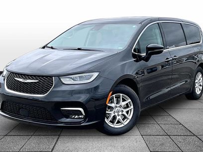 Used 2023 Chrysler Pacifica Touring-L