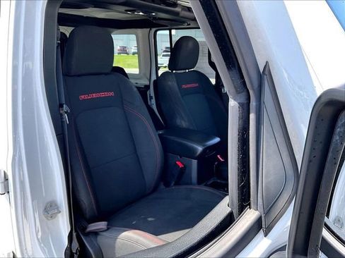 Used 2018 Jeep Wrangler Unlimited Rubicon w/ Dual Top Group AWD/4WD image 11