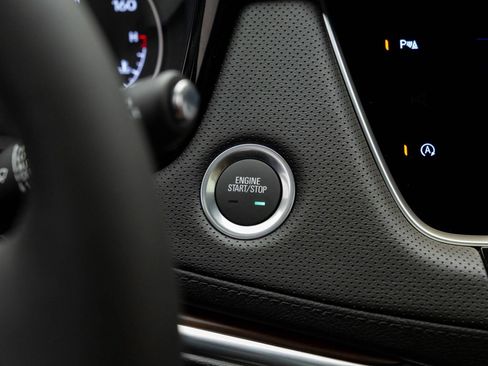 Certified 2025 Cadillac XT5 Premium Luxury AWD/4WD image 21