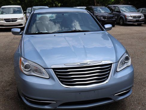 Used 2013 Chrysler 200 Touring FWD image 2